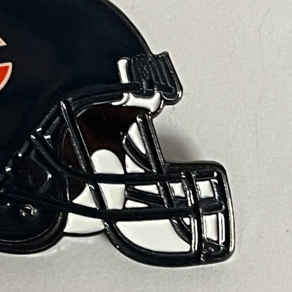 Chicago Bears Helmet Hat Pin Pins Streetwear Hats Bag Football Fitted New Era - Picture 3 of 8